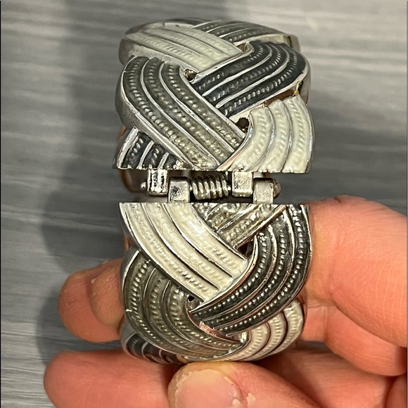 Vintage Hinged Bangle Bracelet w/ White and Gray Braided Woven Design, Boho - Picture 4 of 6